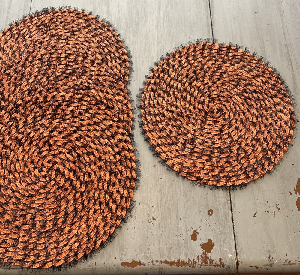Pier 1 One Halloween Orange Black Tinsel Round Placemats Set of 4 RETIRED